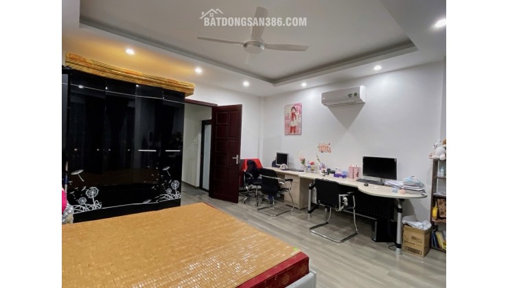 Bán nhà đất gần Huy Du, lô góc, ô tô đỗ cửa, sát Metro, tiềm năng xây mới